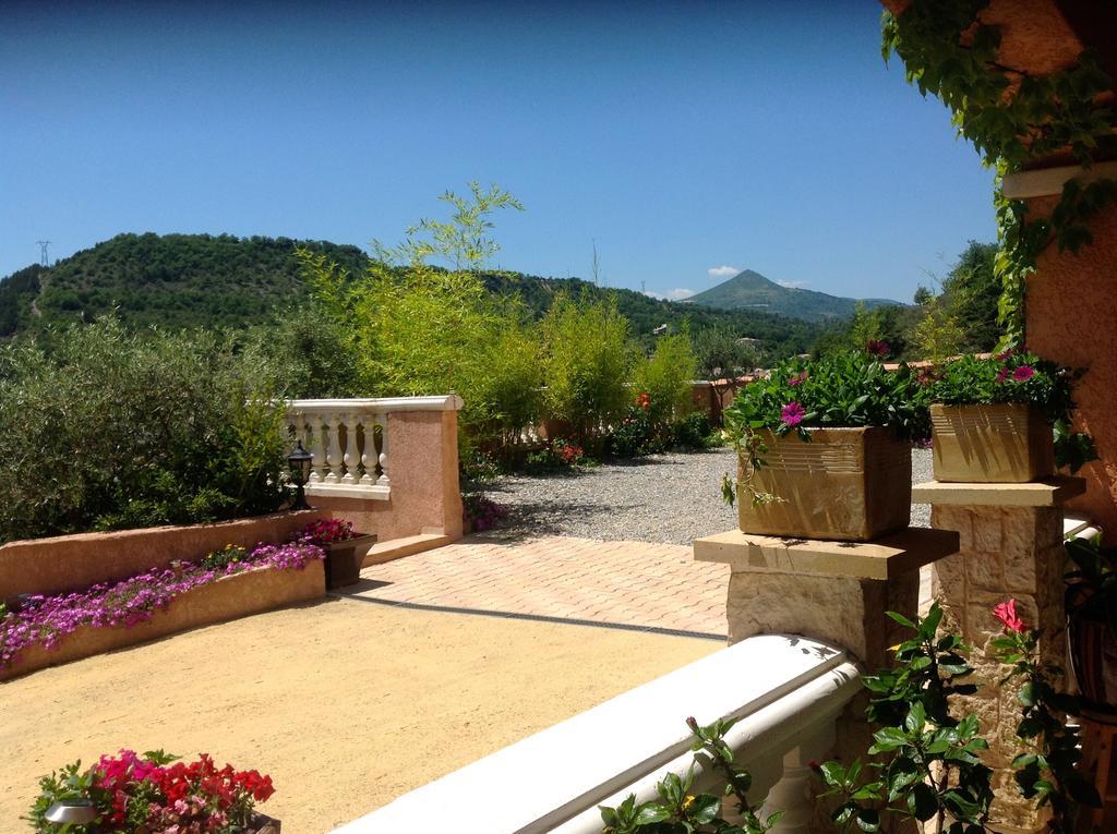 Chambres D'Hotes Les Noisetiers Digne-les-Bains Exterior foto