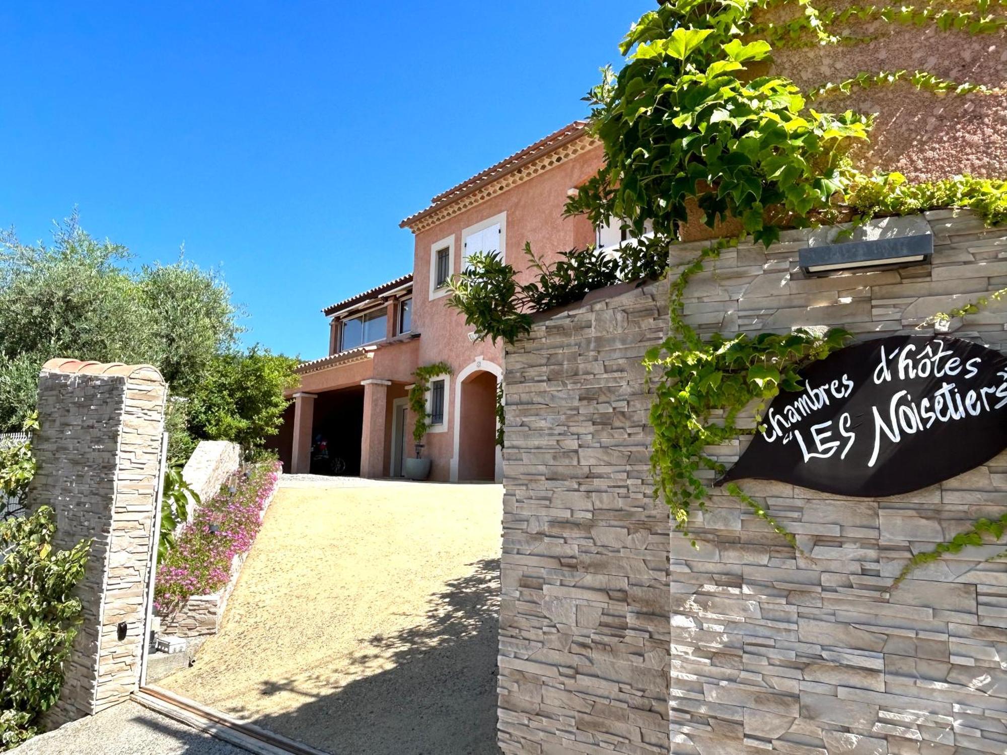 Chambres D'Hotes Les Noisetiers Digne-les-Bains Exterior foto