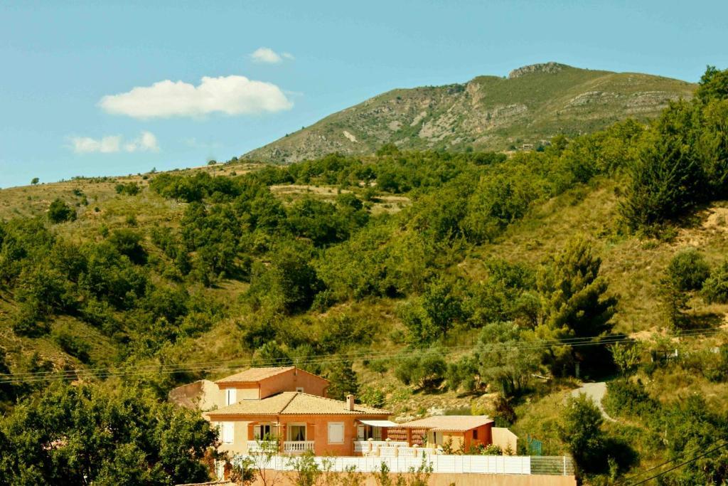 Chambres D'Hotes Les Noisetiers Digne-les-Bains Exterior foto